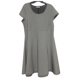 Avenue Fit & Flare Polka Dot Dress sizes 18/20 EUC